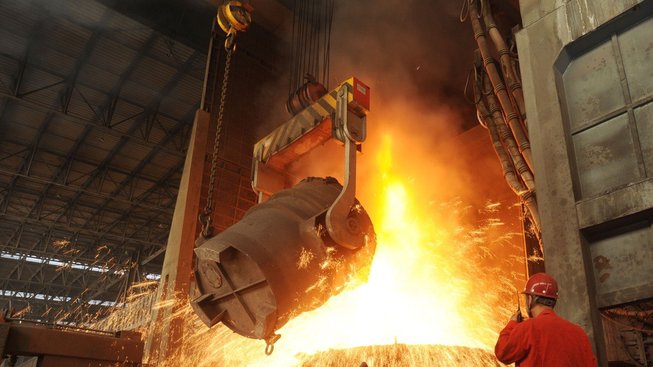Světová produkce surové oceli se v dubnu snížila o 13 %